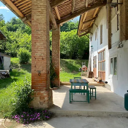 La Nocciolaia Glamping Di Langa Camping